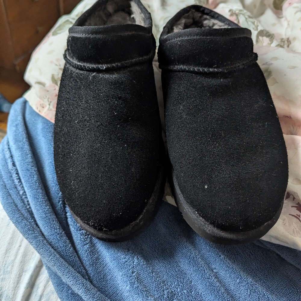 Ladies UGG slippers